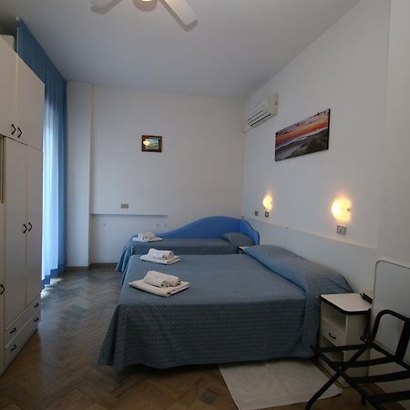 Hotel Tre Assi Римини Экстерьер фото