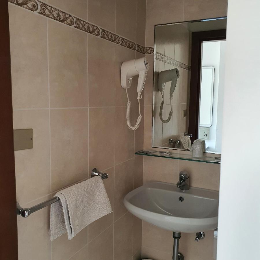 Hotel Tre Assi Римини Экстерьер фото