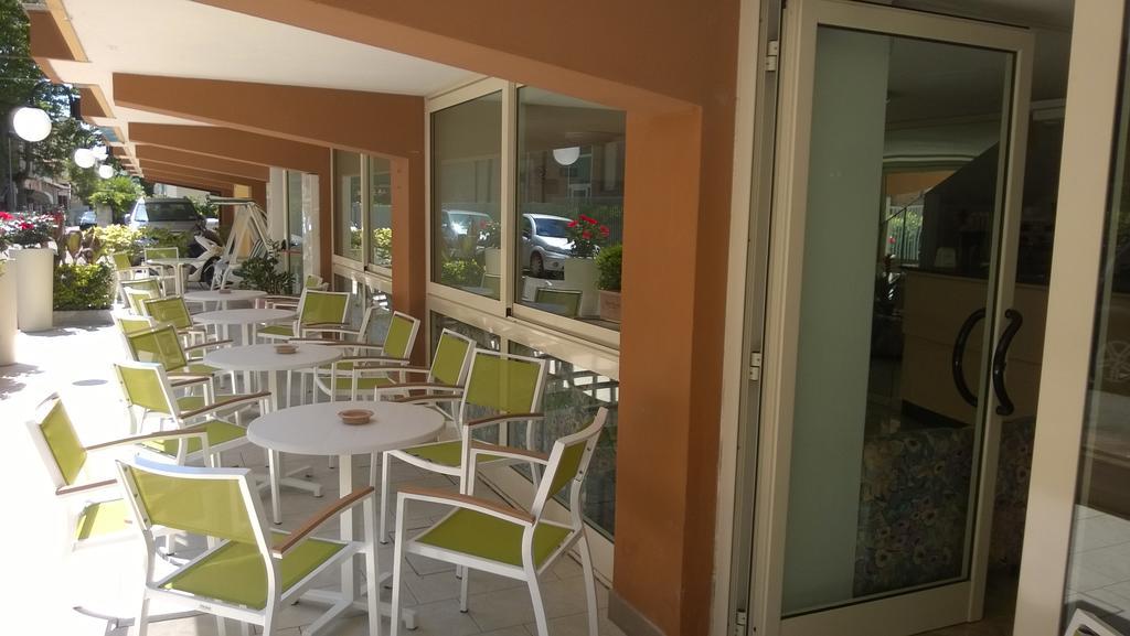 Hotel Tre Assi Римини Экстерьер фото