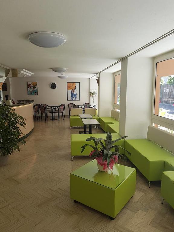 Hotel Tre Assi Римини Экстерьер фото