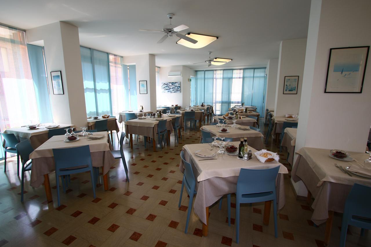 Hotel Tre Assi Римини Экстерьер фото
