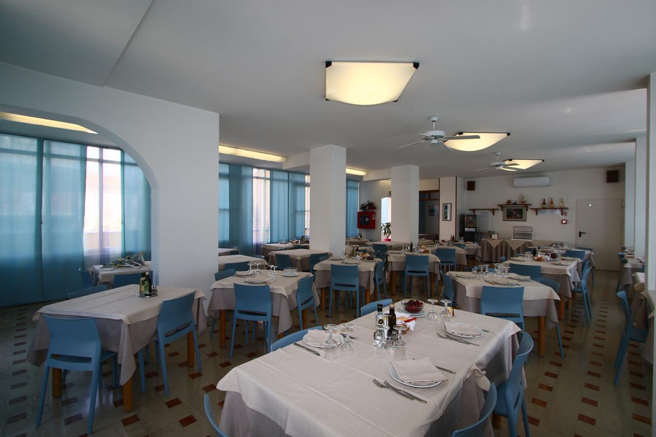 Hotel Tre Assi Римини Экстерьер фото