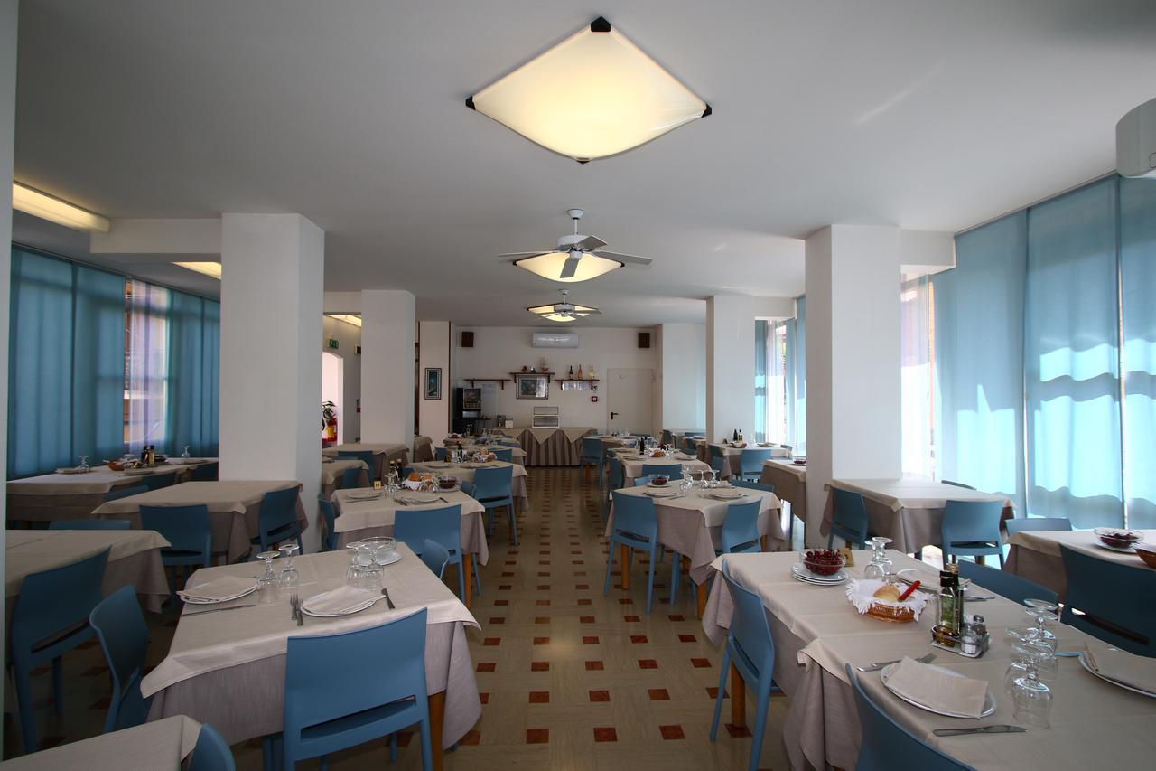 Hotel Tre Assi Римини Экстерьер фото