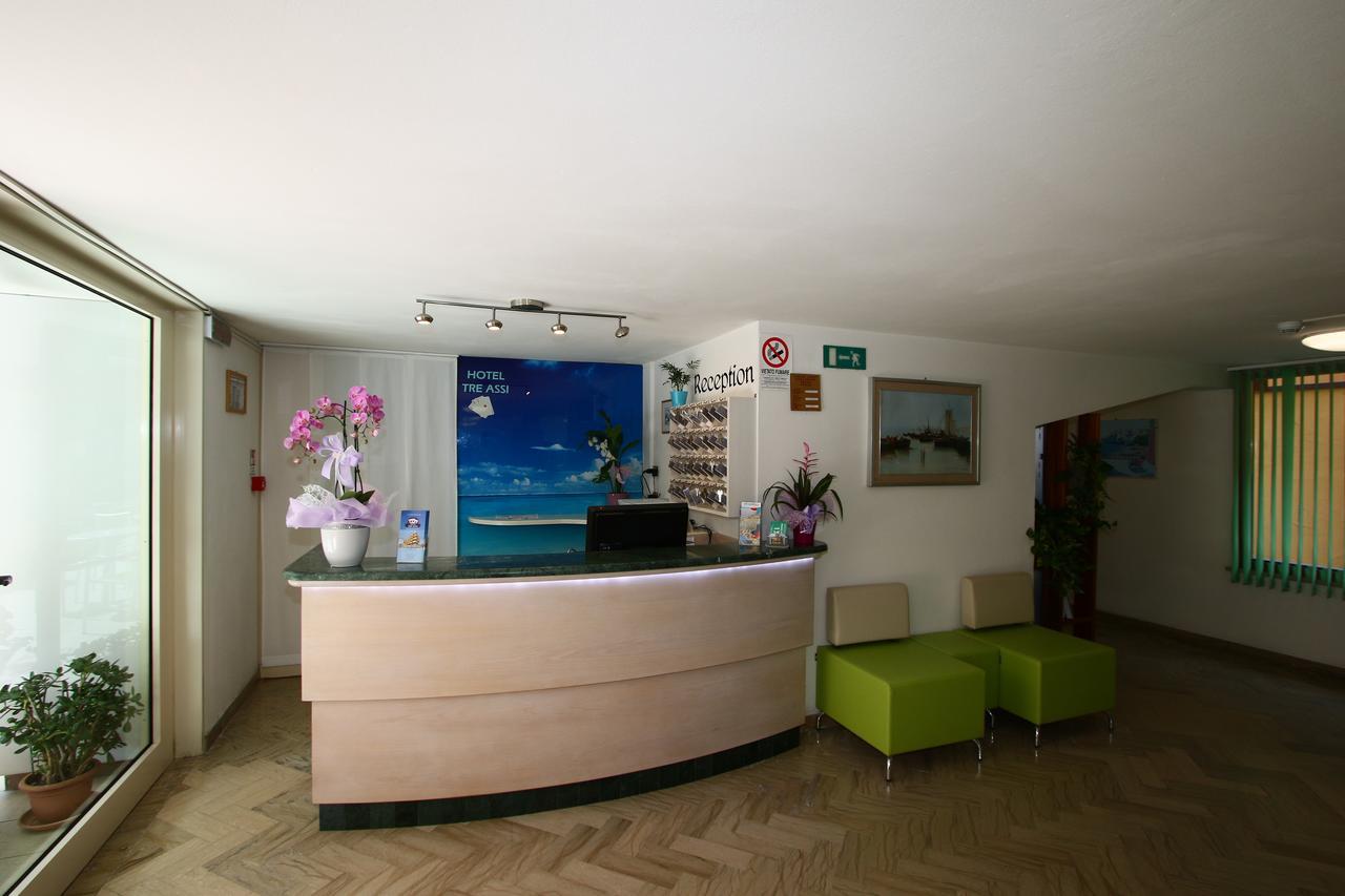 Hotel Tre Assi Римини Экстерьер фото