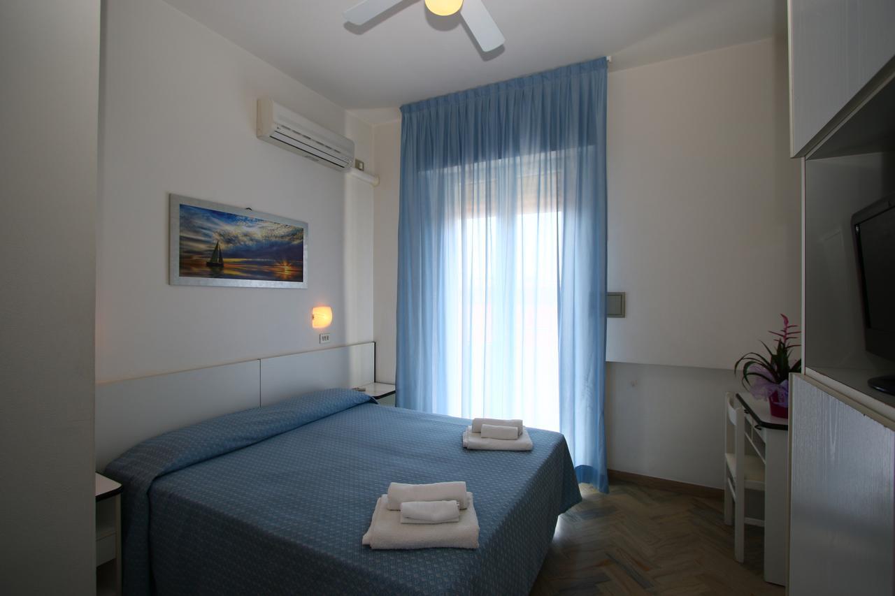 Hotel Tre Assi Римини Экстерьер фото
