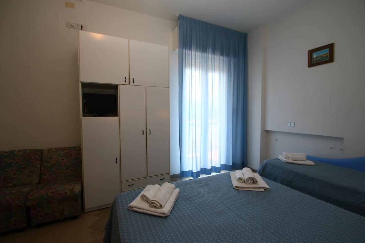 Hotel Tre Assi Римини Экстерьер фото