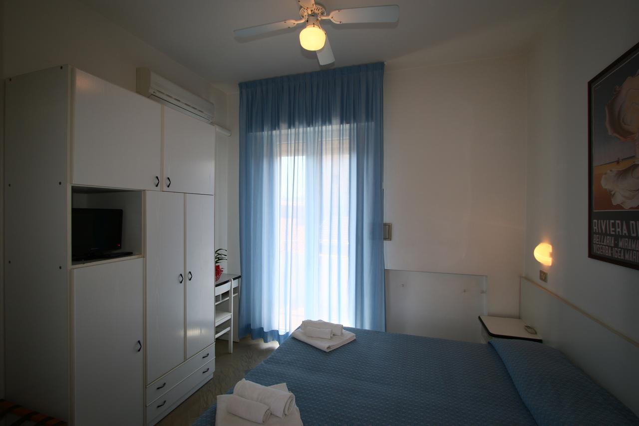 Hotel Tre Assi Римини Экстерьер фото