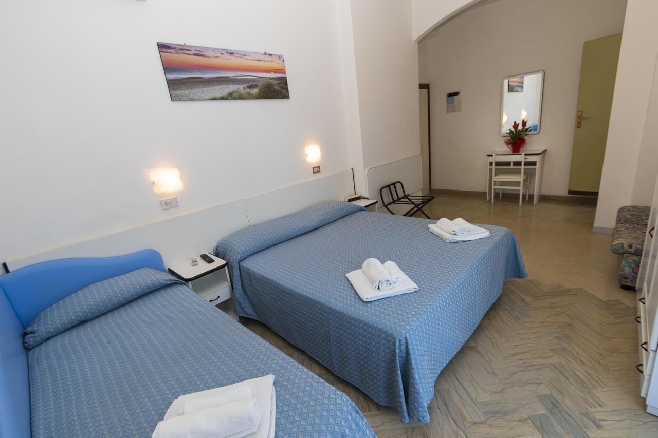 Hotel Tre Assi Римини Экстерьер фото