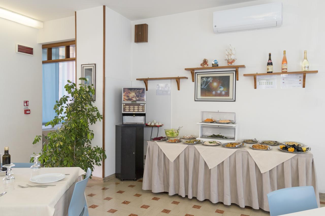 Hotel Tre Assi Римини Экстерьер фото