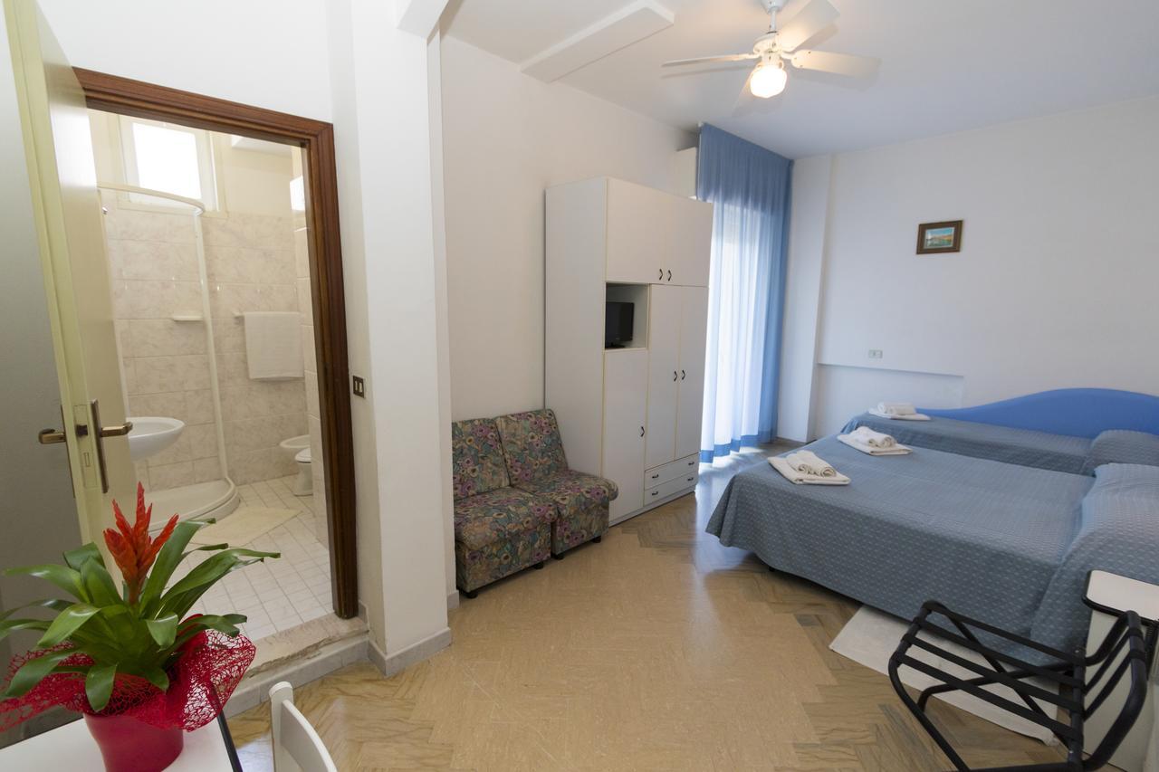 Hotel Tre Assi Римини Экстерьер фото