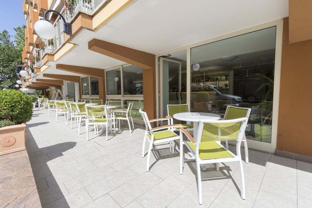 Hotel Tre Assi Римини Экстерьер фото