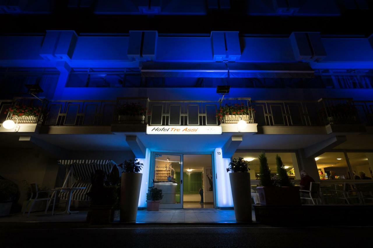 Hotel Tre Assi Римини Экстерьер фото